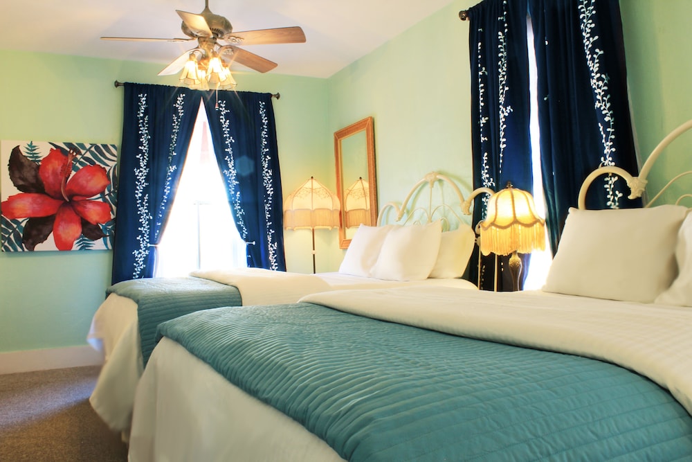 Room, 2 Queen Beds photo 2