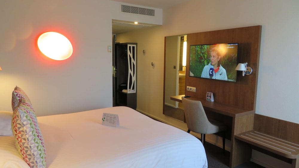 Standard Room, Multiple Beds - Photo 8