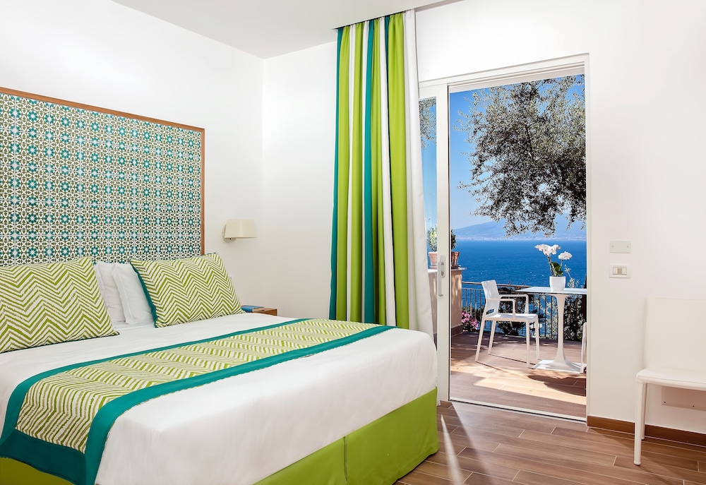 Deluxe Room, Patio, Sea View - Photo 1