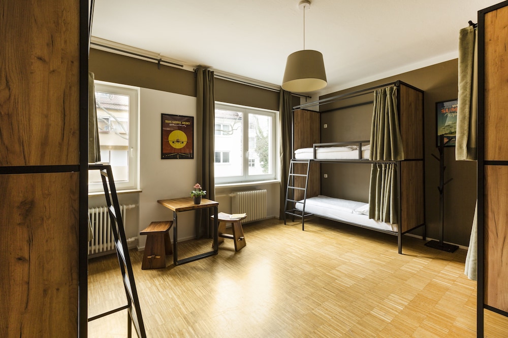 Six-Bed Room photo 1
