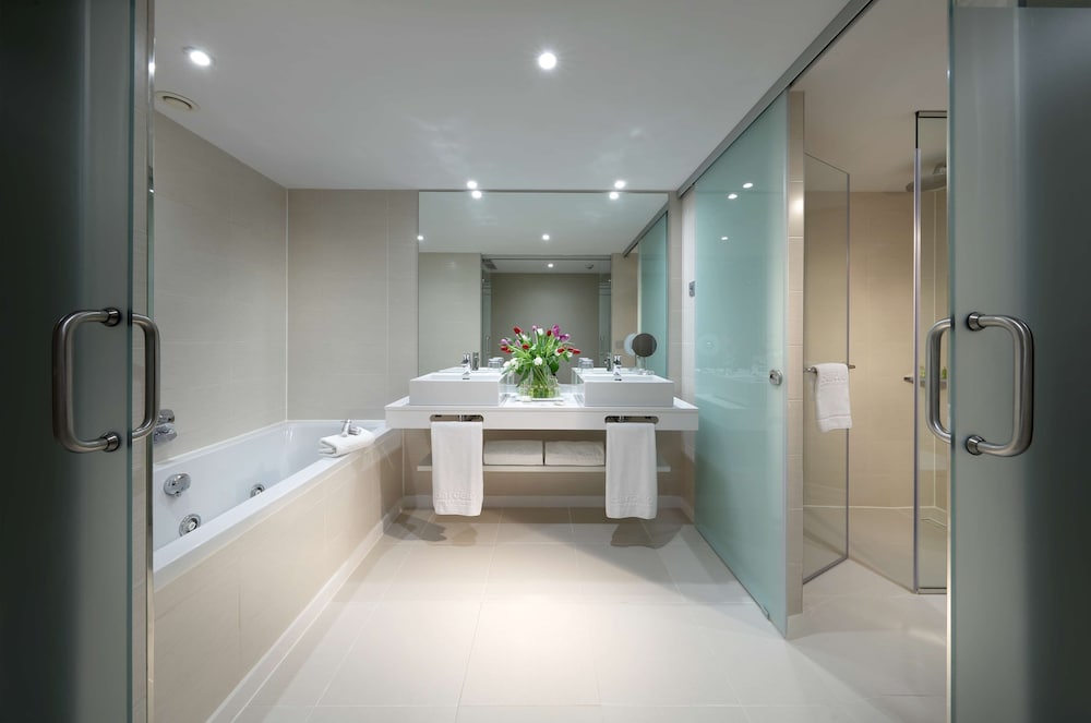 Suite - Photo 8
