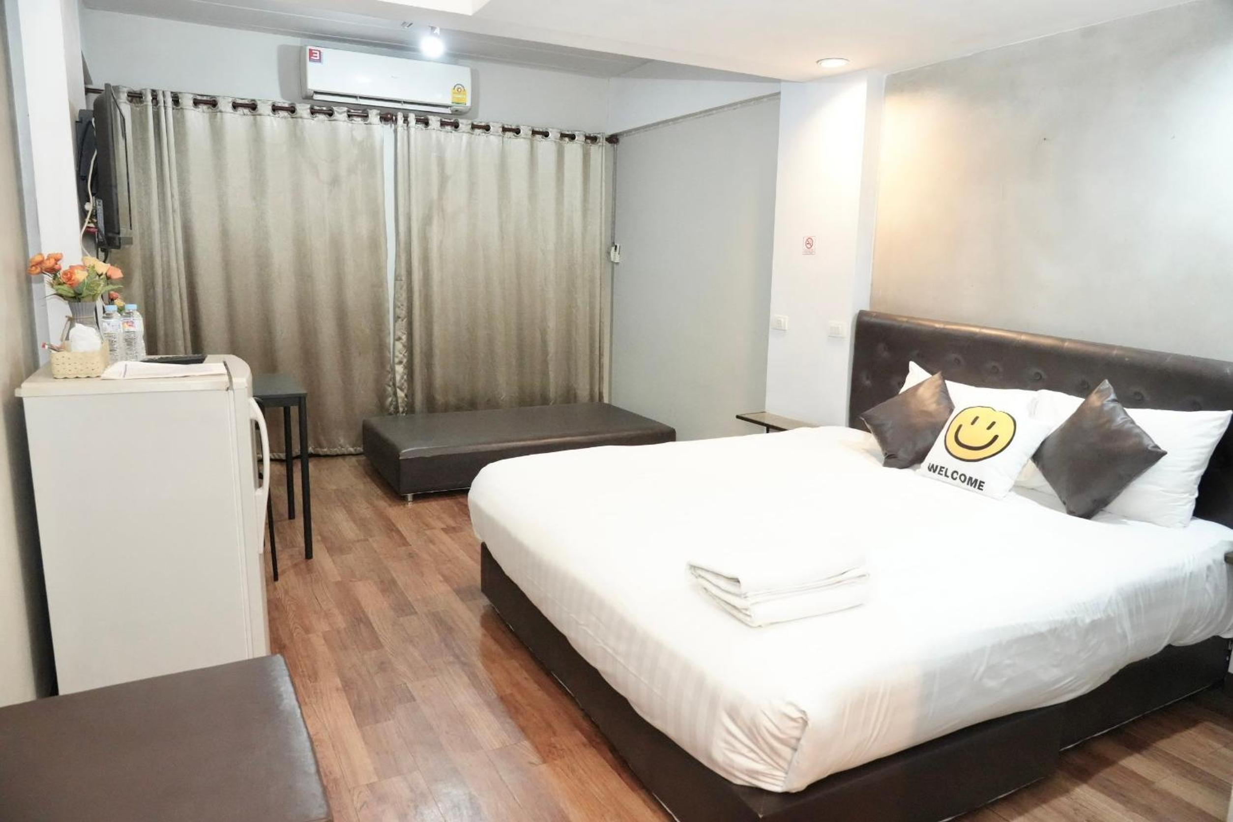 Deluxe Double Room with Balcony - Photo 1