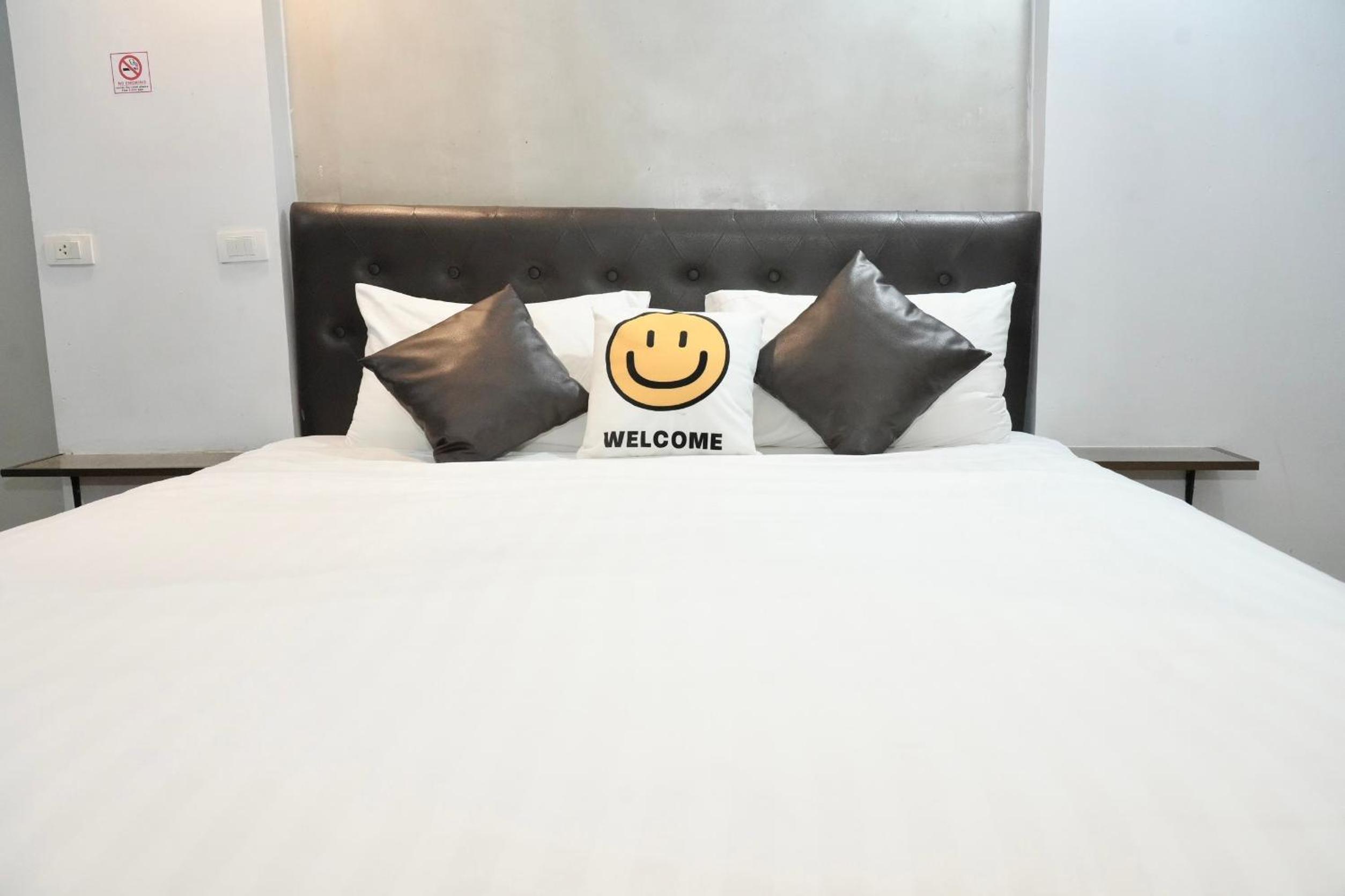 Deluxe Double Room with Balcony - Photo 2