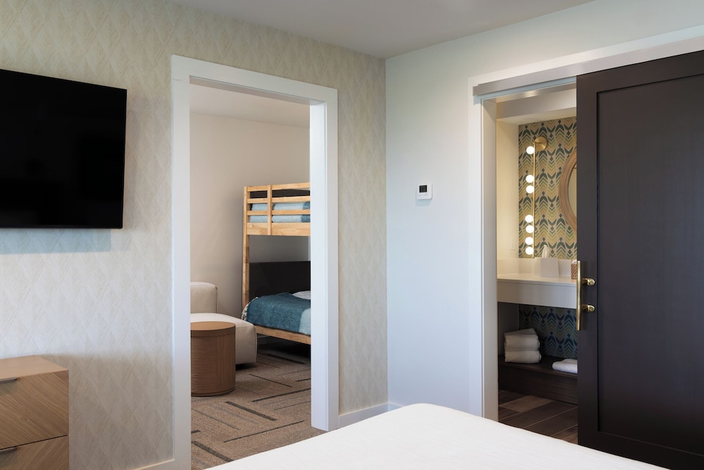 Deluxe Room, Multiple Beds, Ocean View