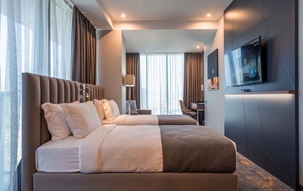 Classic Double or Twin Room, Non Smoking, City View