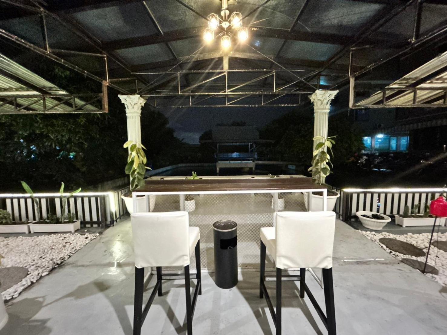 Bungalow - Water Front  - Photo 3