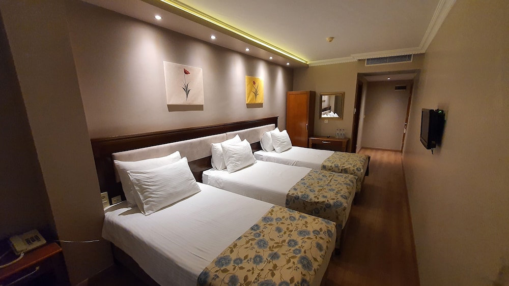 Standard Triple Room, 3 Twin Beds photo 1