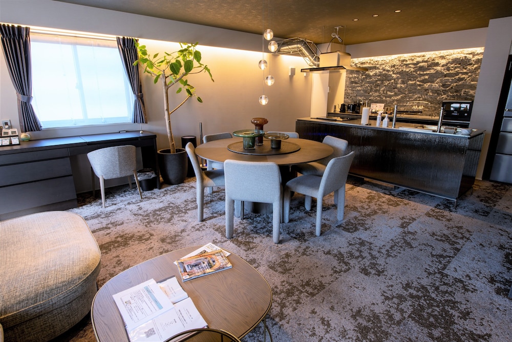 Quad Double Bed Suite - Photo 43
