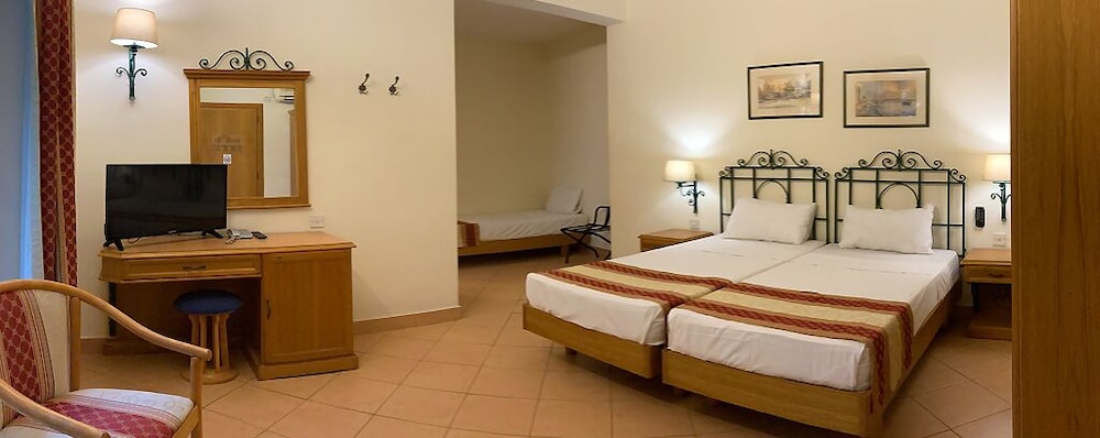 Standard Triple Room (Standard) - Photo 1