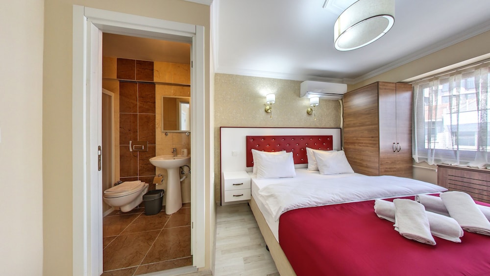 Family Quadruple Room, City View photo 3