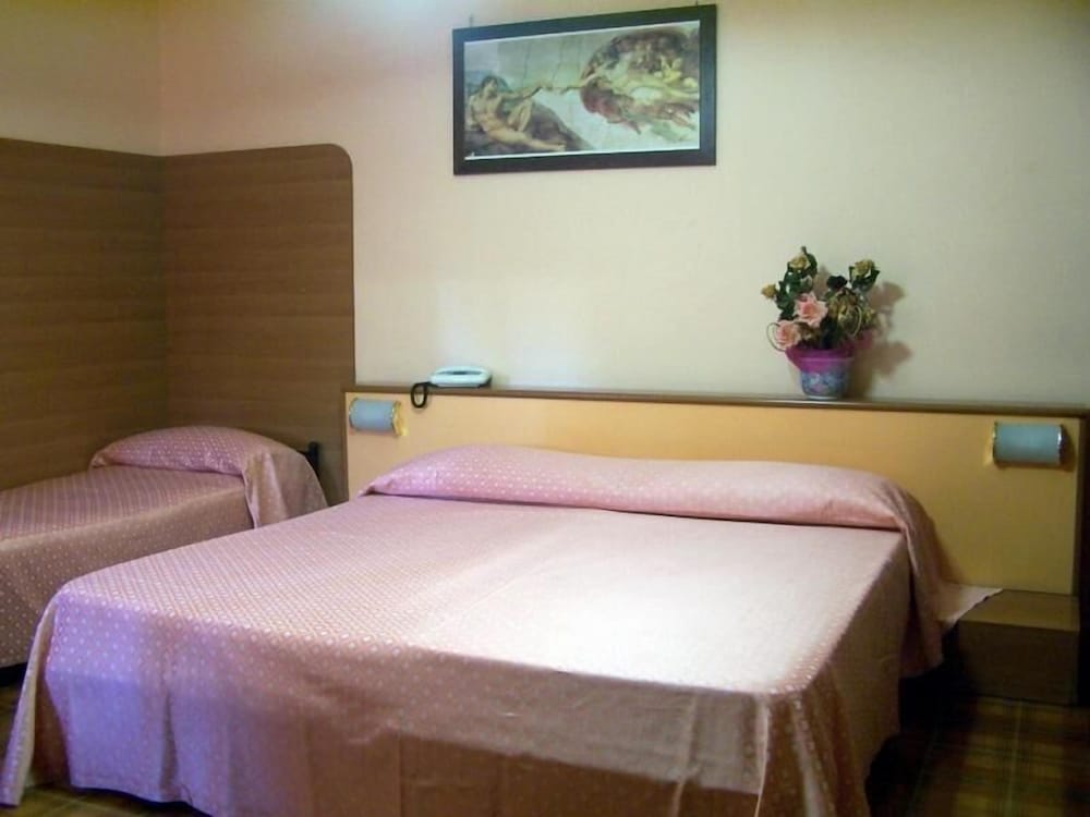 Quadruple Room - Photo 3