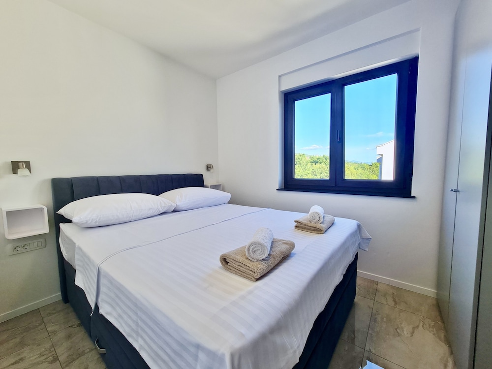 Deluxe Apartment 202