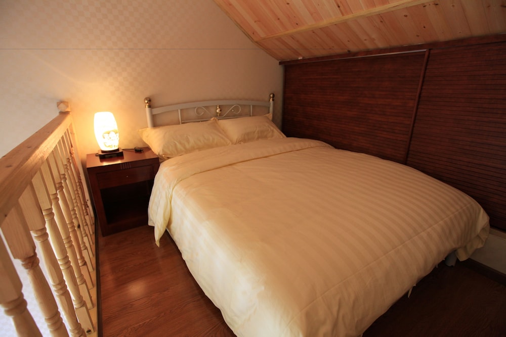 Family Room (Loft)