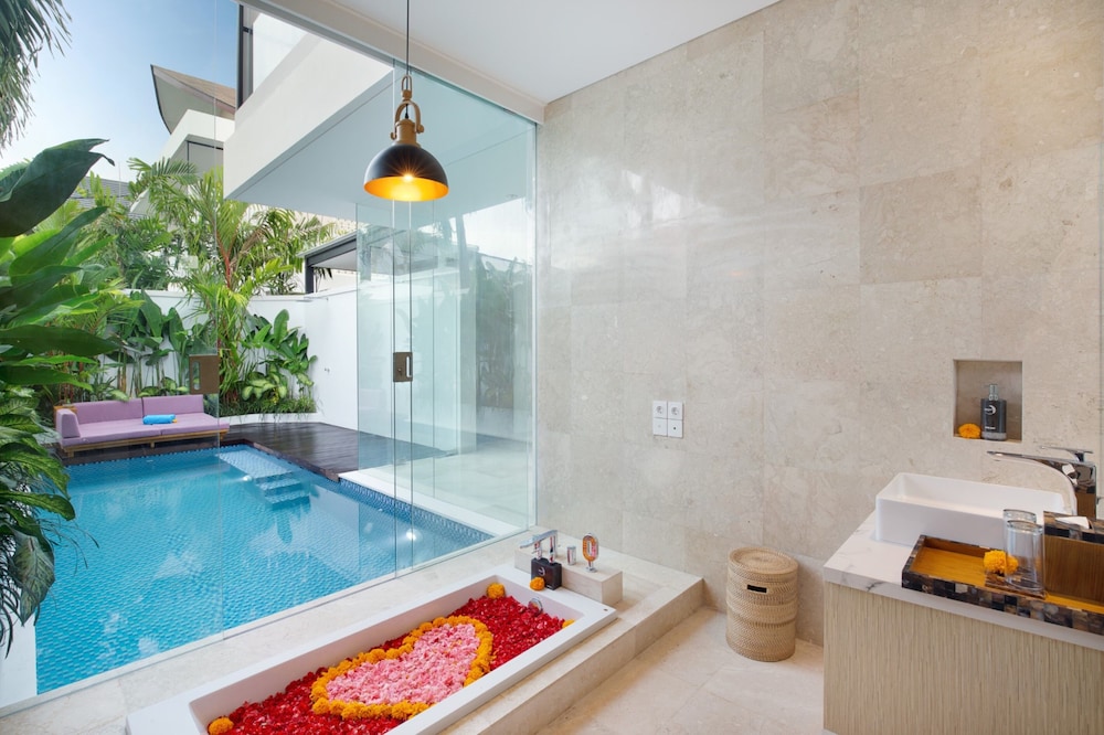 3 Bedroom Villa with Private Pool & Bathtub - Photo 28