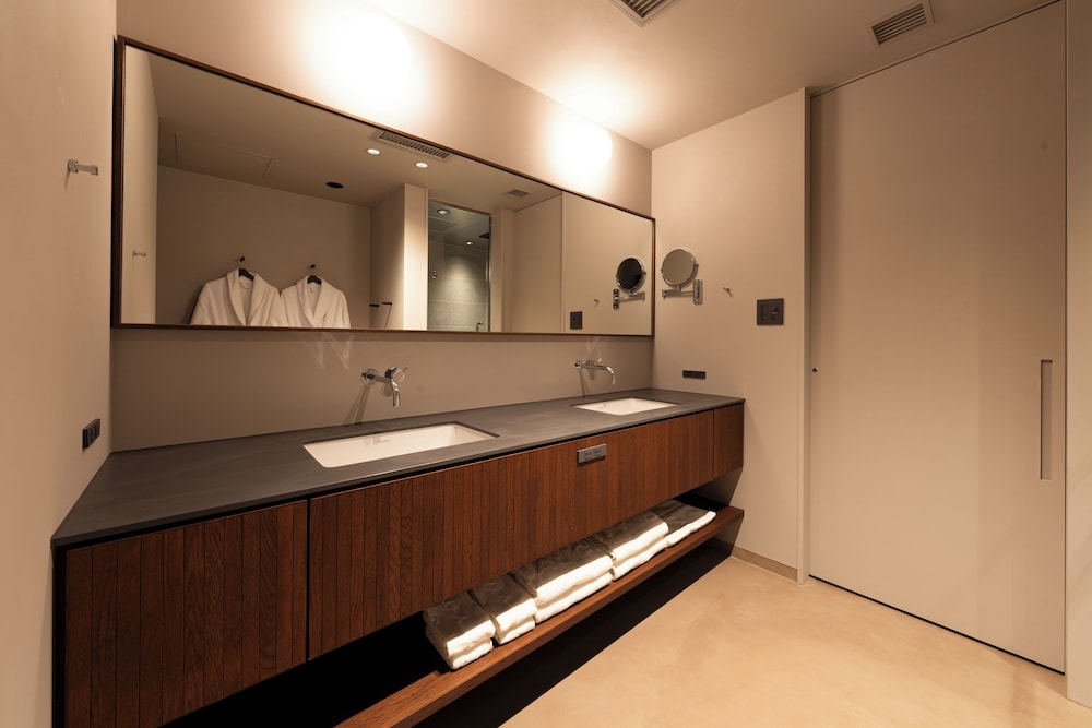 Wide Twin Room, Non Smoking - Photo 2