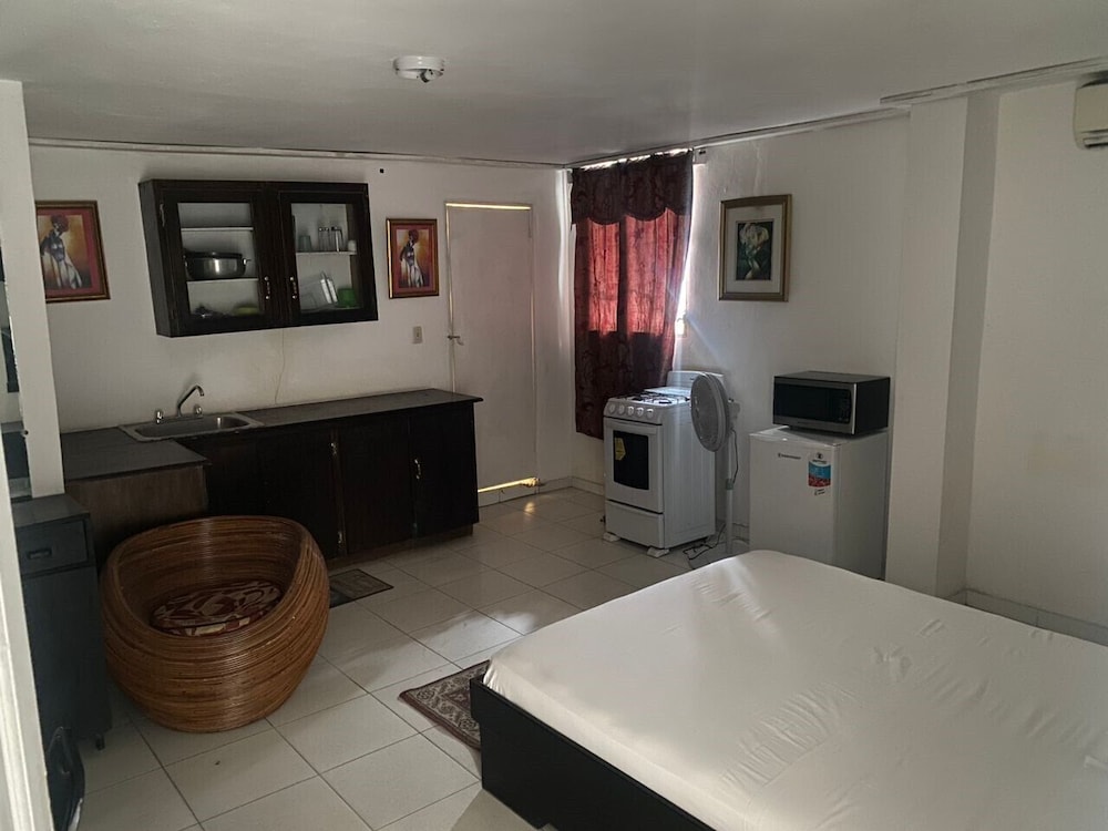 Studio, 1 Bedroom photo 3