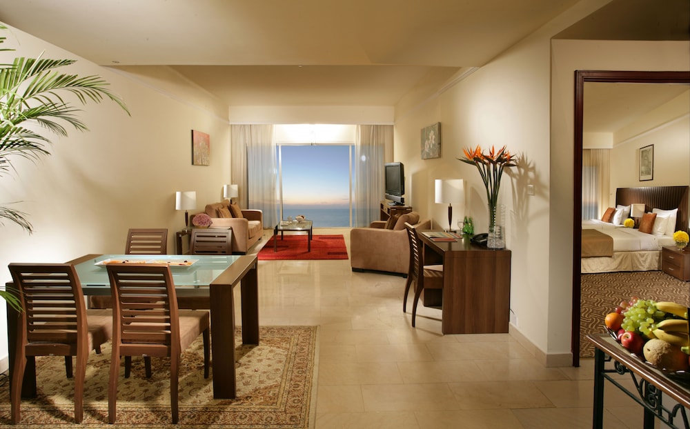 One Bedroom Suite, Sea View photo 3