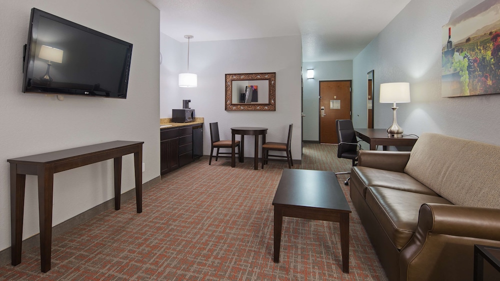 Suite, 1 King Bed, Non Smoking, Kitchen (with Sofabed)