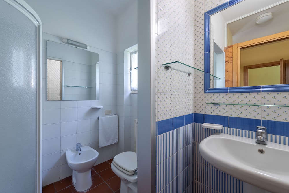 Standard Room - Photo 7