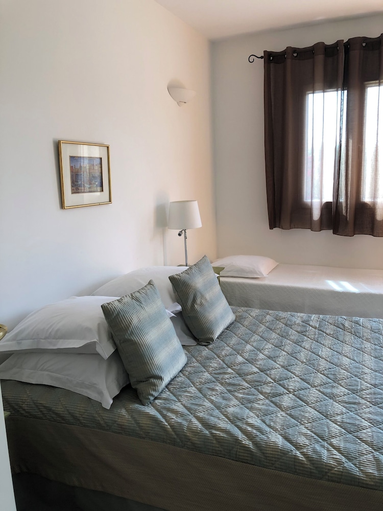 Comfort Double Room, 1 Bedroom, Roll-in Shower, Refrigerator