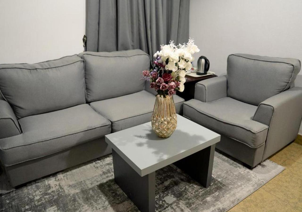 Executive Suite - Photo 4