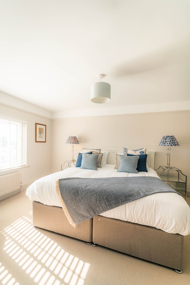 Deluxe Double Room, Ensuite, Courtyard View (Super King - Twin - Yard)