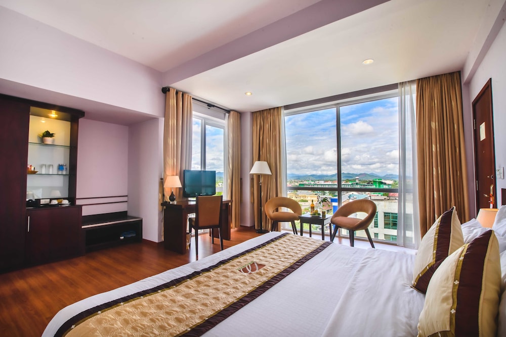 Deluxe Room, Pool View - Photo 3