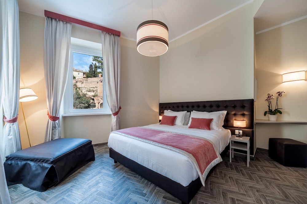 Honeymoon Double Room, Fireplace, City View