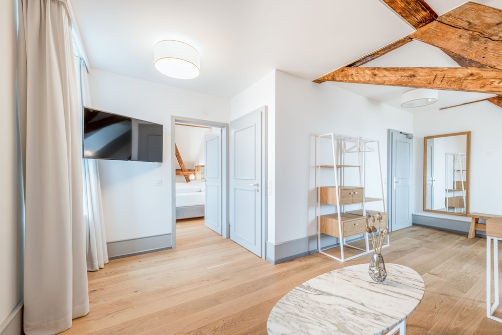 Family Suite, 1 King Bed with Sofa bed, Hill View