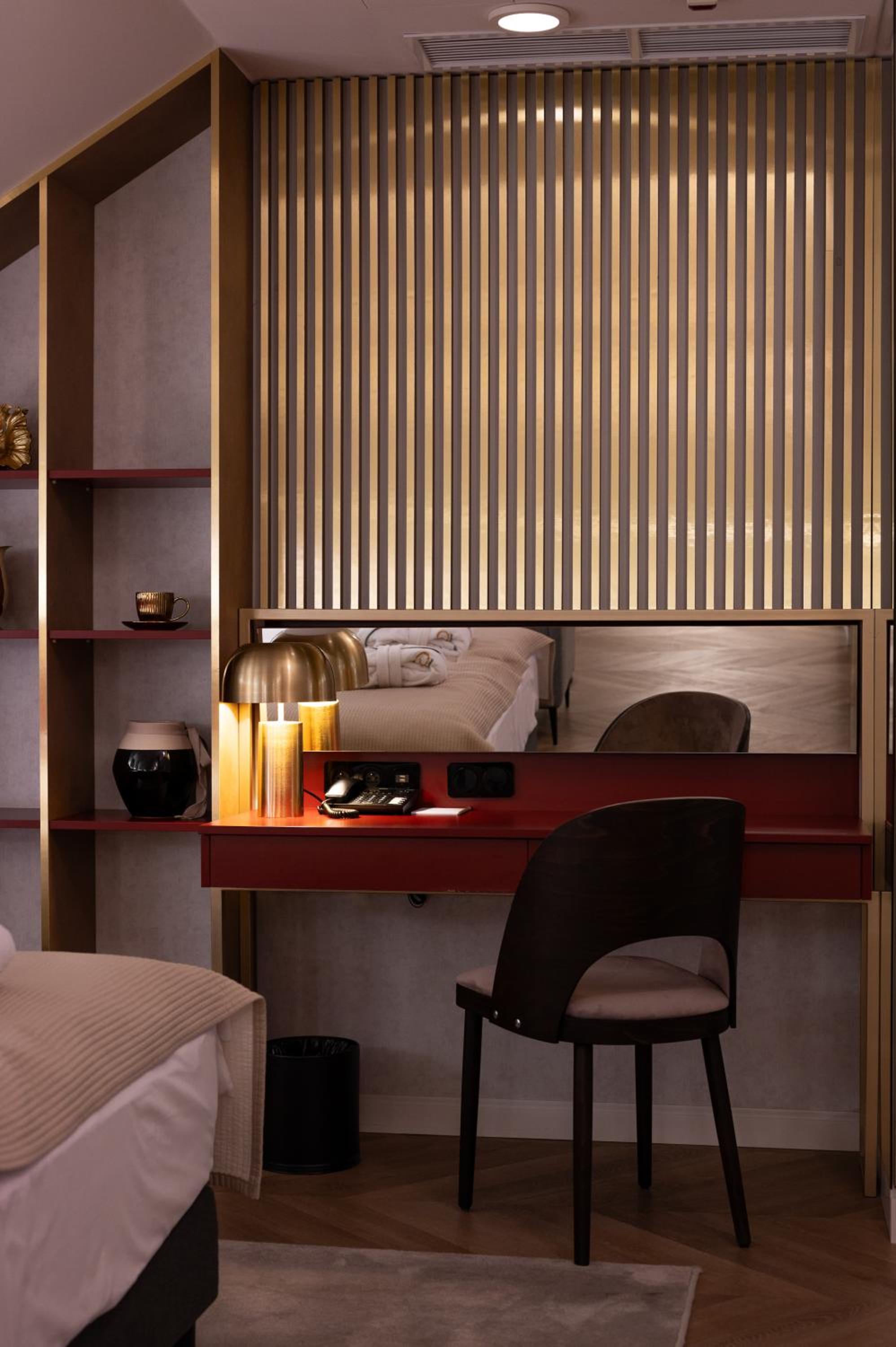 Suite with Terrace - Photo 9