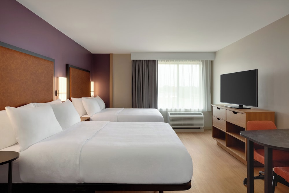 Room, 2 Queen Beds, Accessible, Bathtub (Mobility & Hearing) photo 1