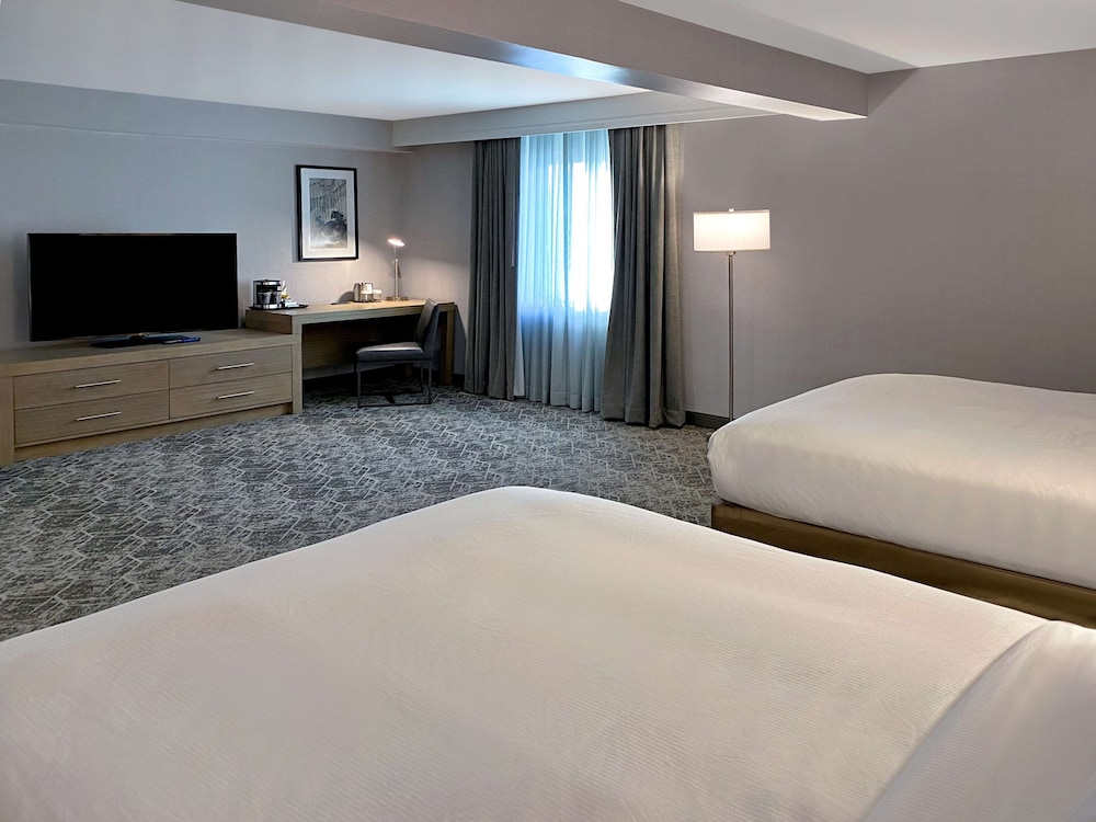 Deluxe Room, 2 Queen Beds, Non Smoking photo 2