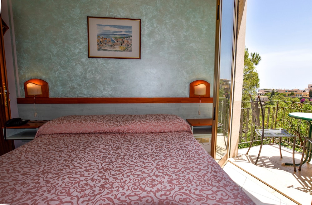 Classic Double Room, Partial Sea View - Photo 5