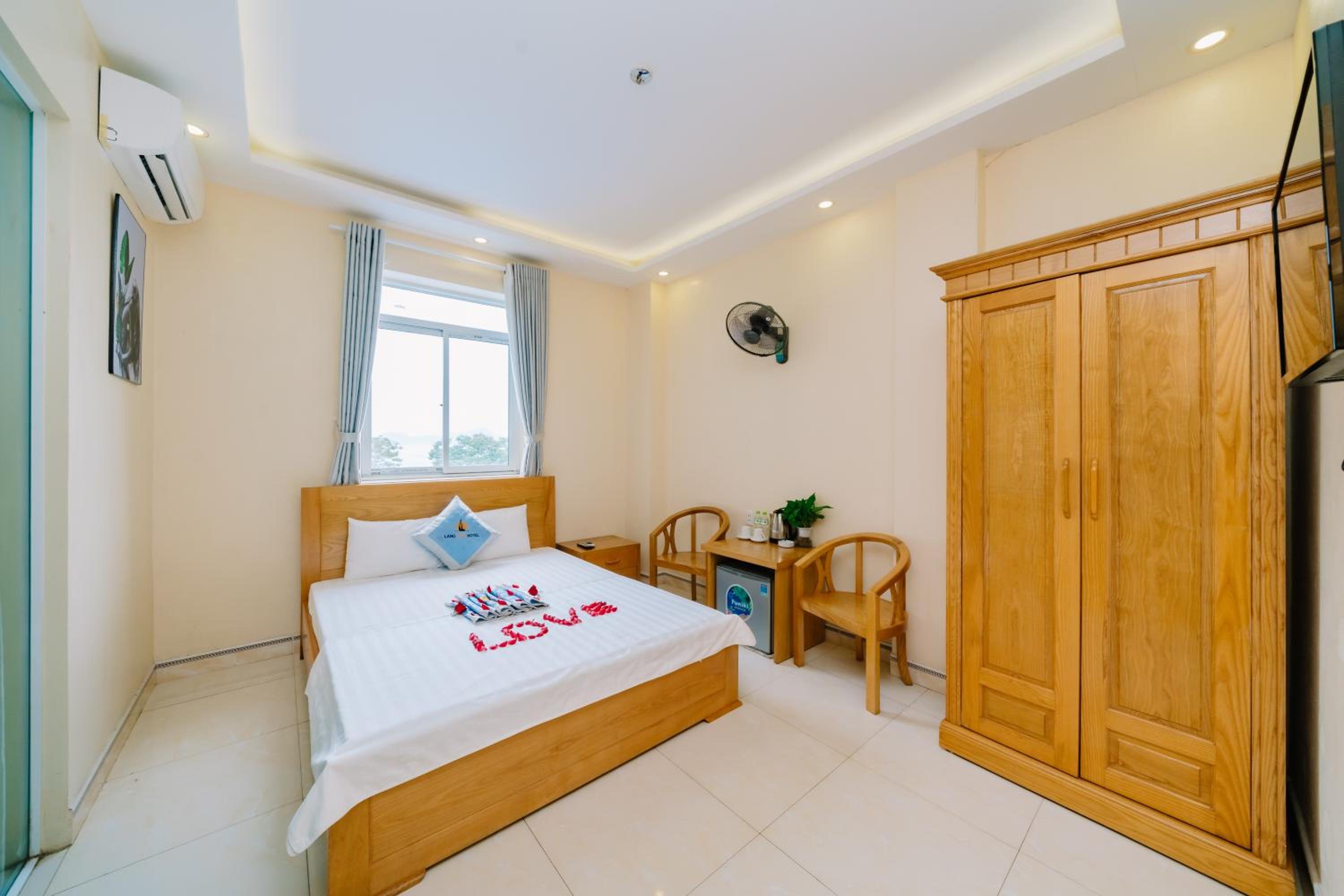 Deluxe Double Room With Side Sea View photo 1