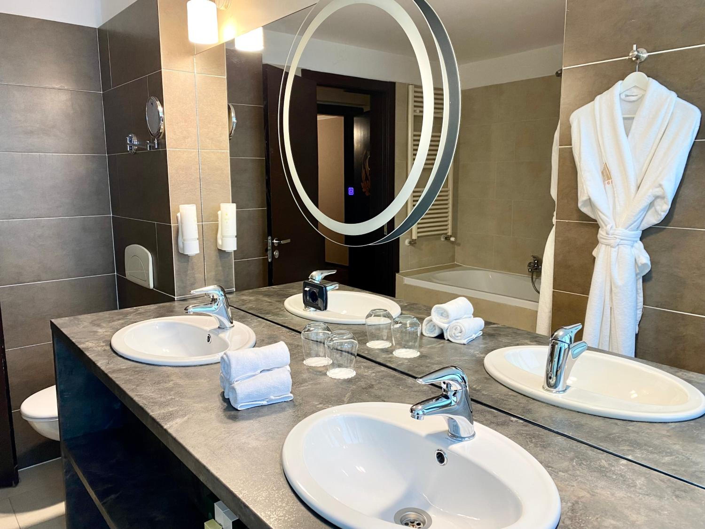 Executive Double Room - Photo 8