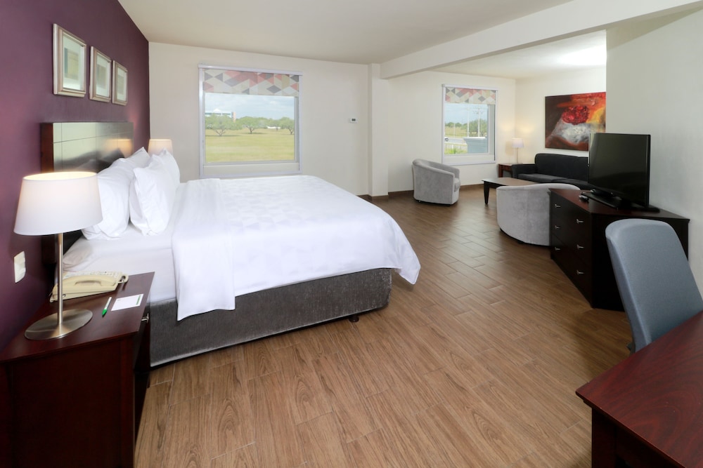 Junior Suite, 1 King Bed - Photo 2