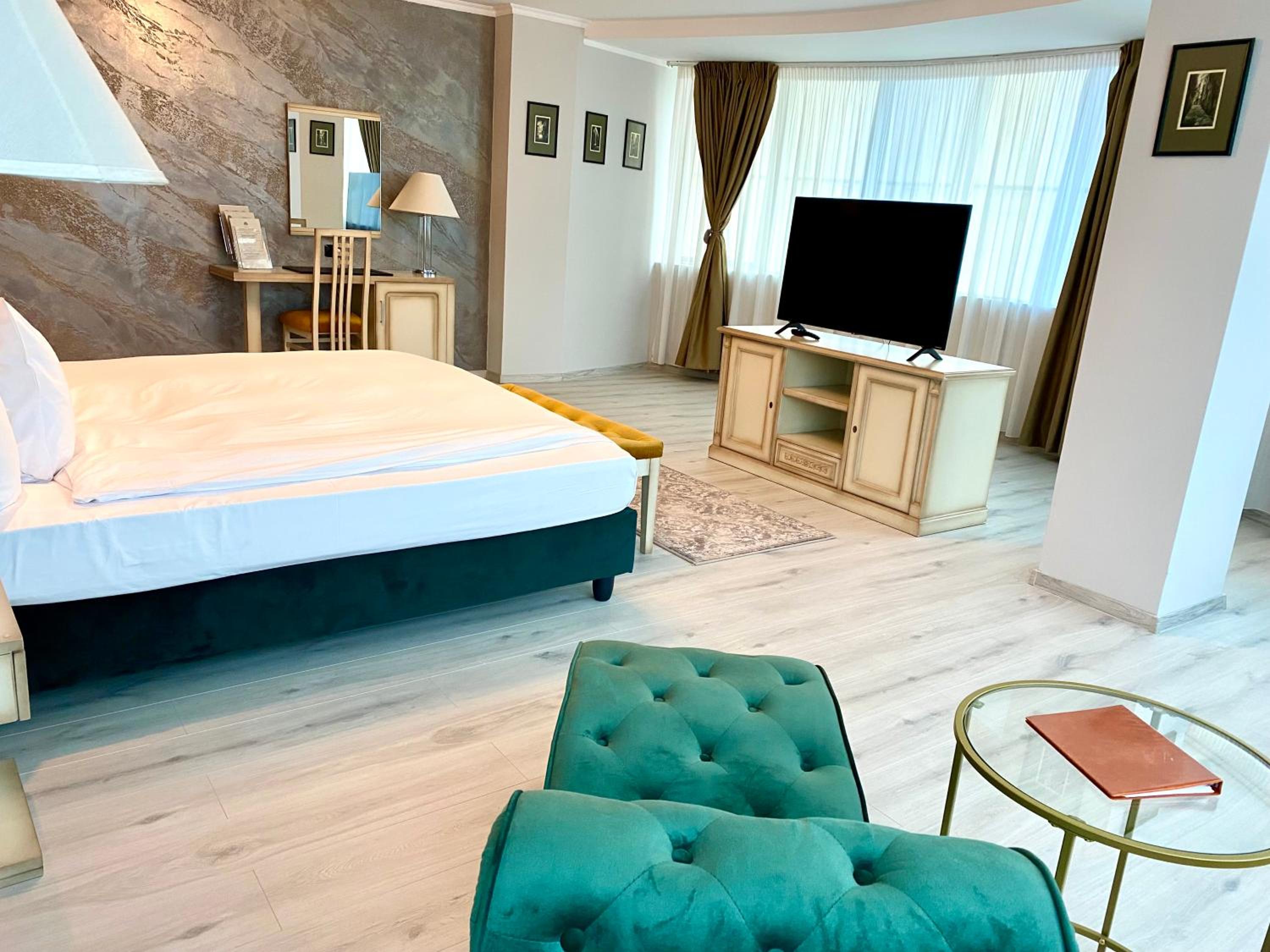 Executive Double Room - Photo 11