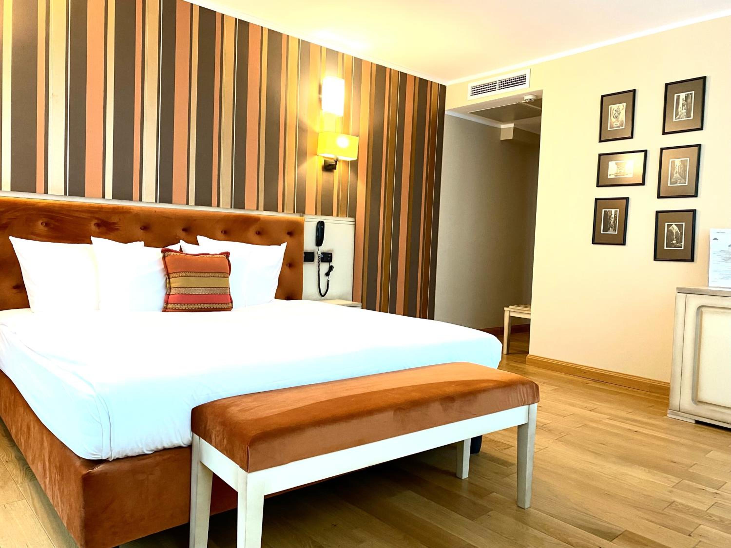 Double or Twin Room with Spa Access - Photo 5