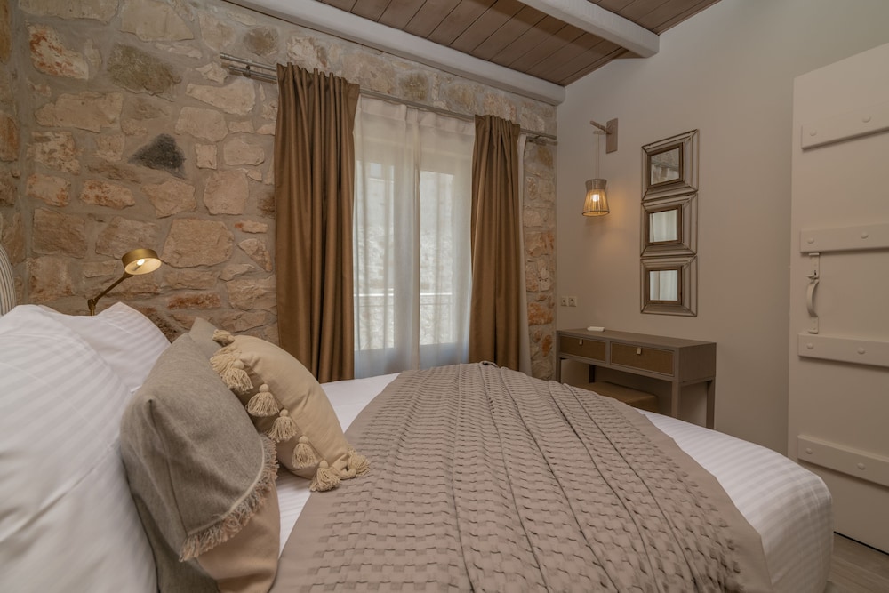 Luxury Villa, 3 Bedrooms, Pool View