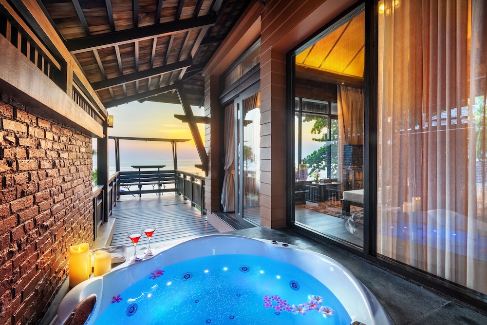 Beachfront Jacuzzi Pool Villa Two Bedroom Duplex with Lounge - Photo 4
