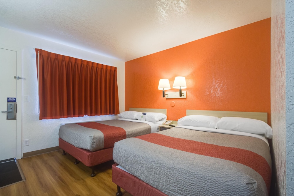 Deluxe Room, 2 Double Beds, Non Smoking, Refrigerator & Microwave photo 2