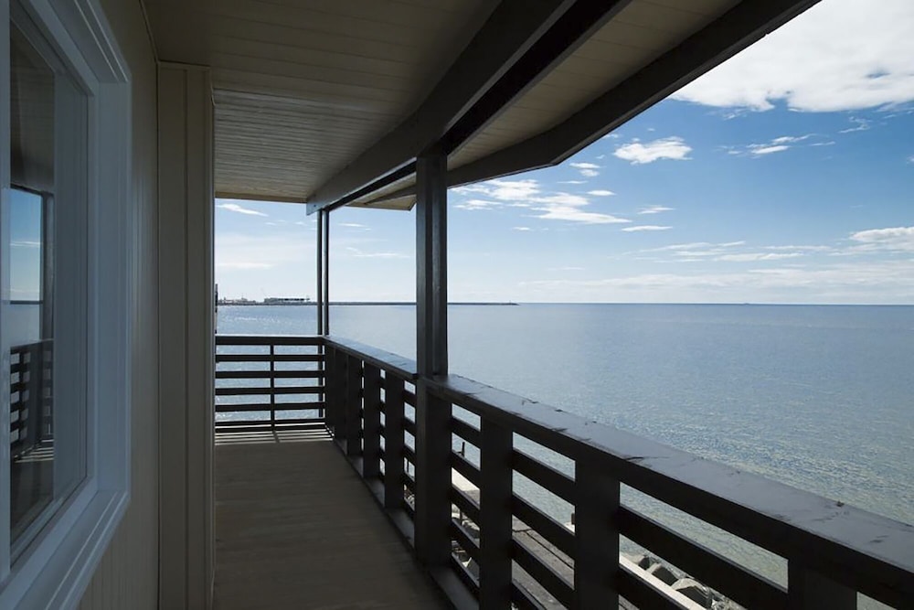 Renovated Suite, 2 Queen Beds, Balcony, Ocean View