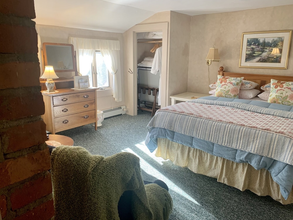 Deluxe Double Room, Ensuite, Mountain View (Room 7) photo 2