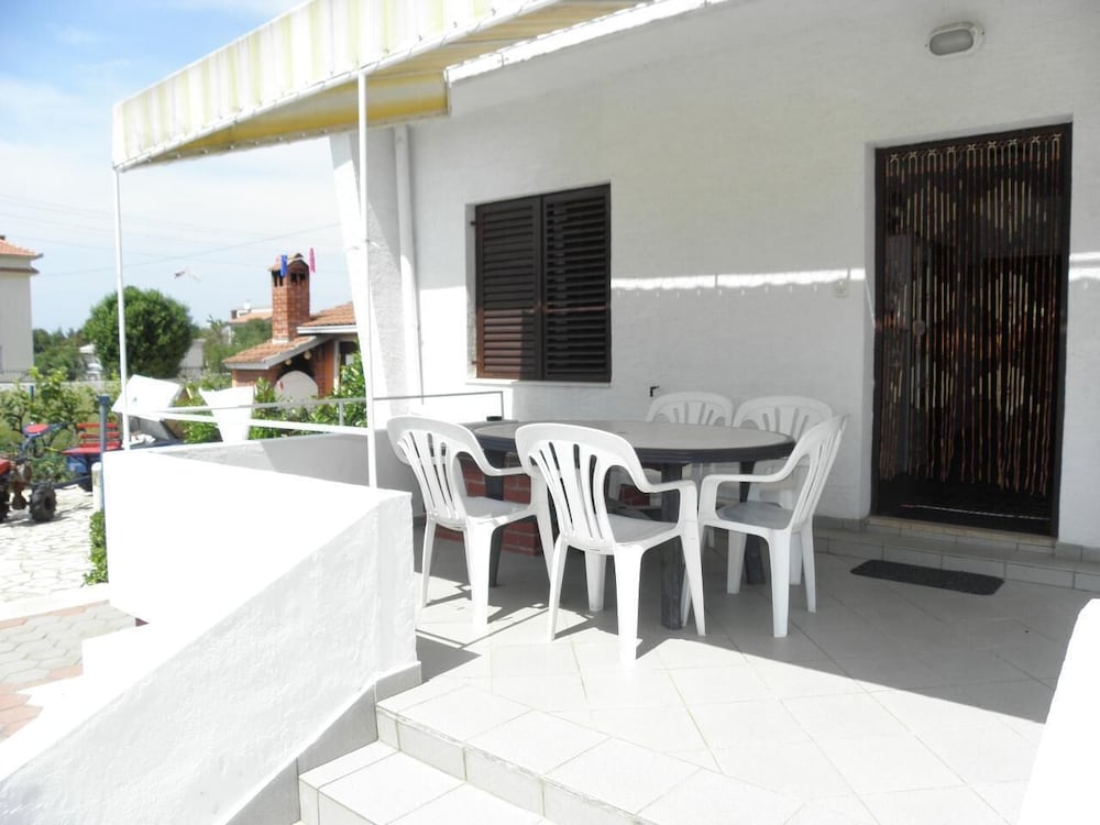 Apartment (Kuce - 150m from the beach with parki) photo 3