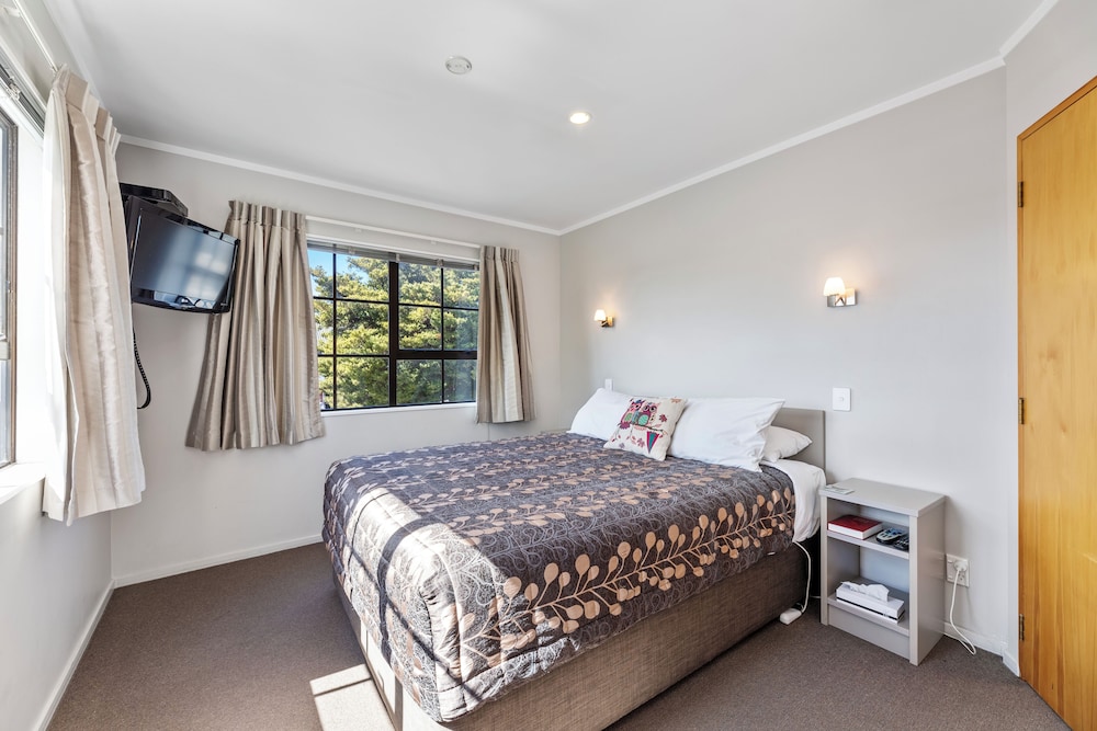 One Bedroom Spa Suite - Photo 2