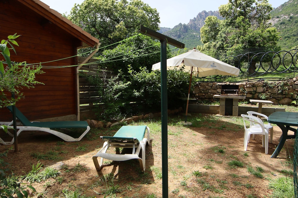 Chalet (Deux Chambres) photo 2
