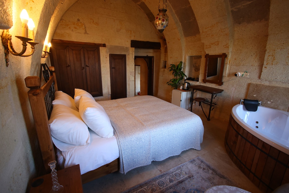 Deluxe Suite - Photo 2