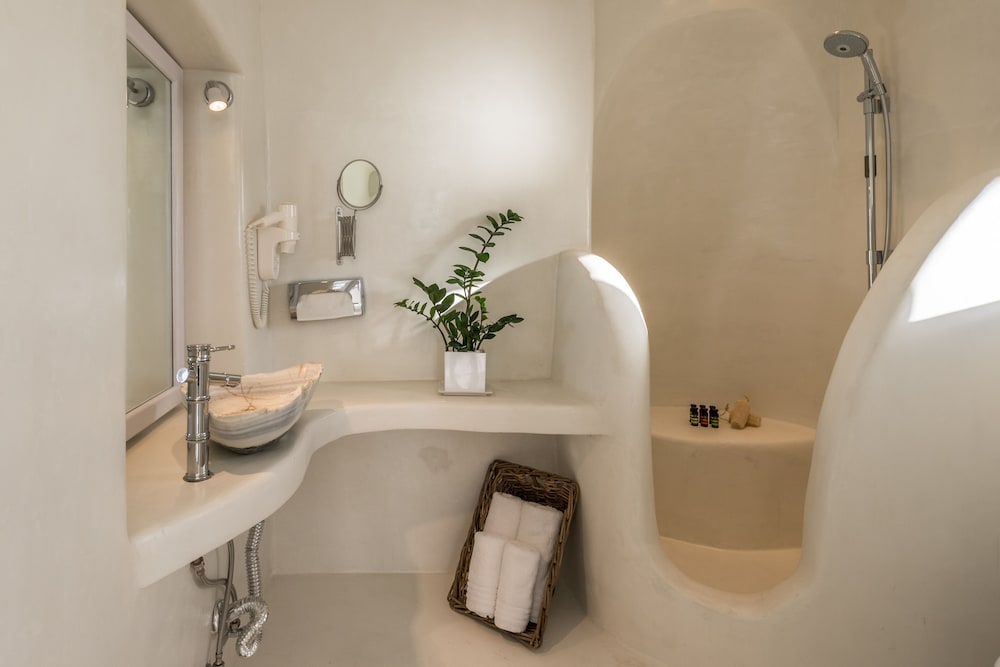 Cave Nest Junior Suite, Caldera View *access via numerous steps - Photo 6