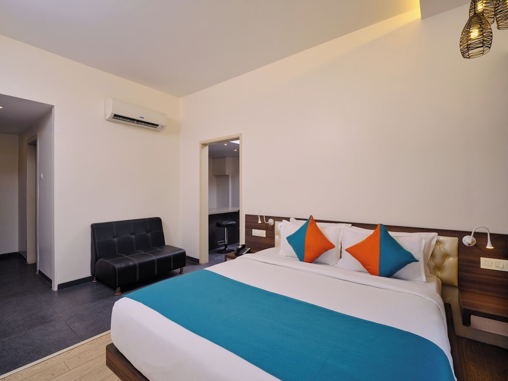 Deluxe Room - Photo 13