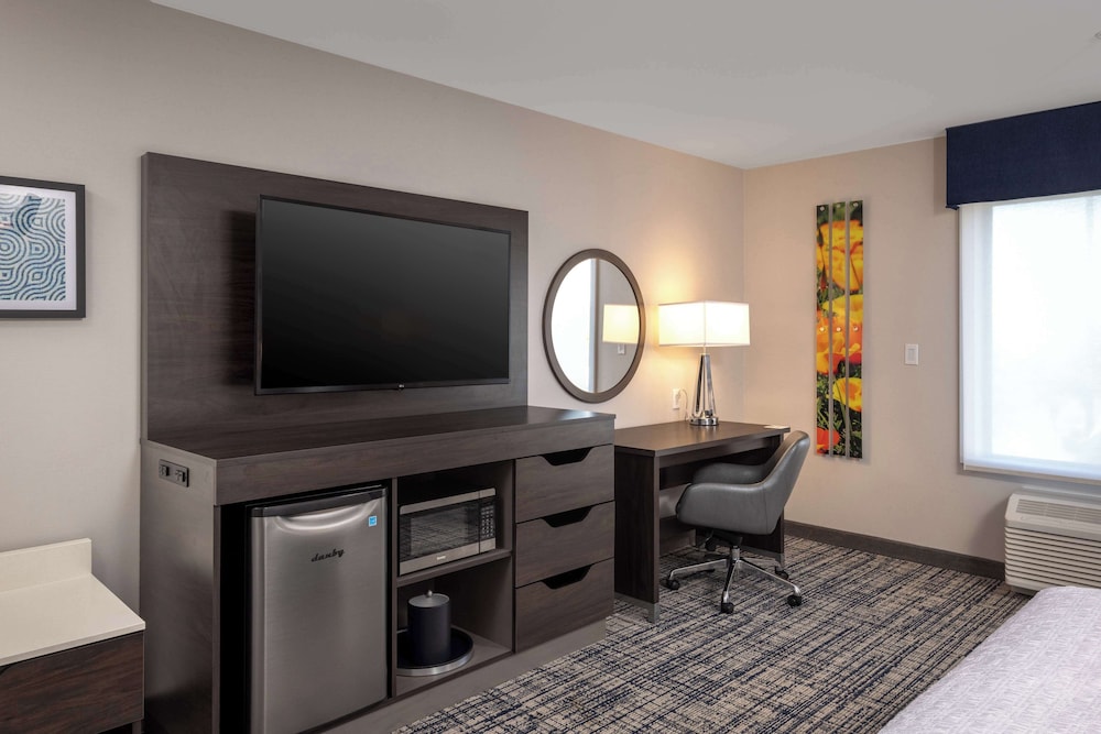 Room, 1 King Bed, Accessible, Non Smoking (Whirlpool) - Photo 6